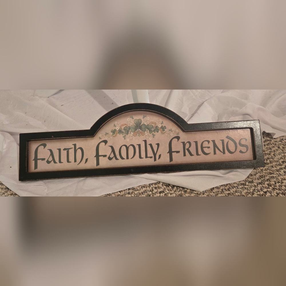 Green Beaded Decorations And Plaque Wall DECOR - Picture 4 of 10